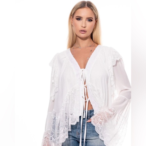 Elegant White Lace Blouse - Picture 2 of 3